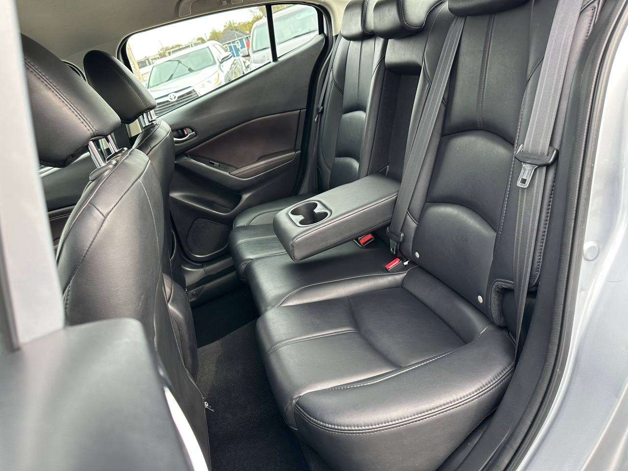 Mazda MAZDA3 s Touring AT 4-Door 2018 Mazda MAZDA3 s Touring AT 4-Door 2018