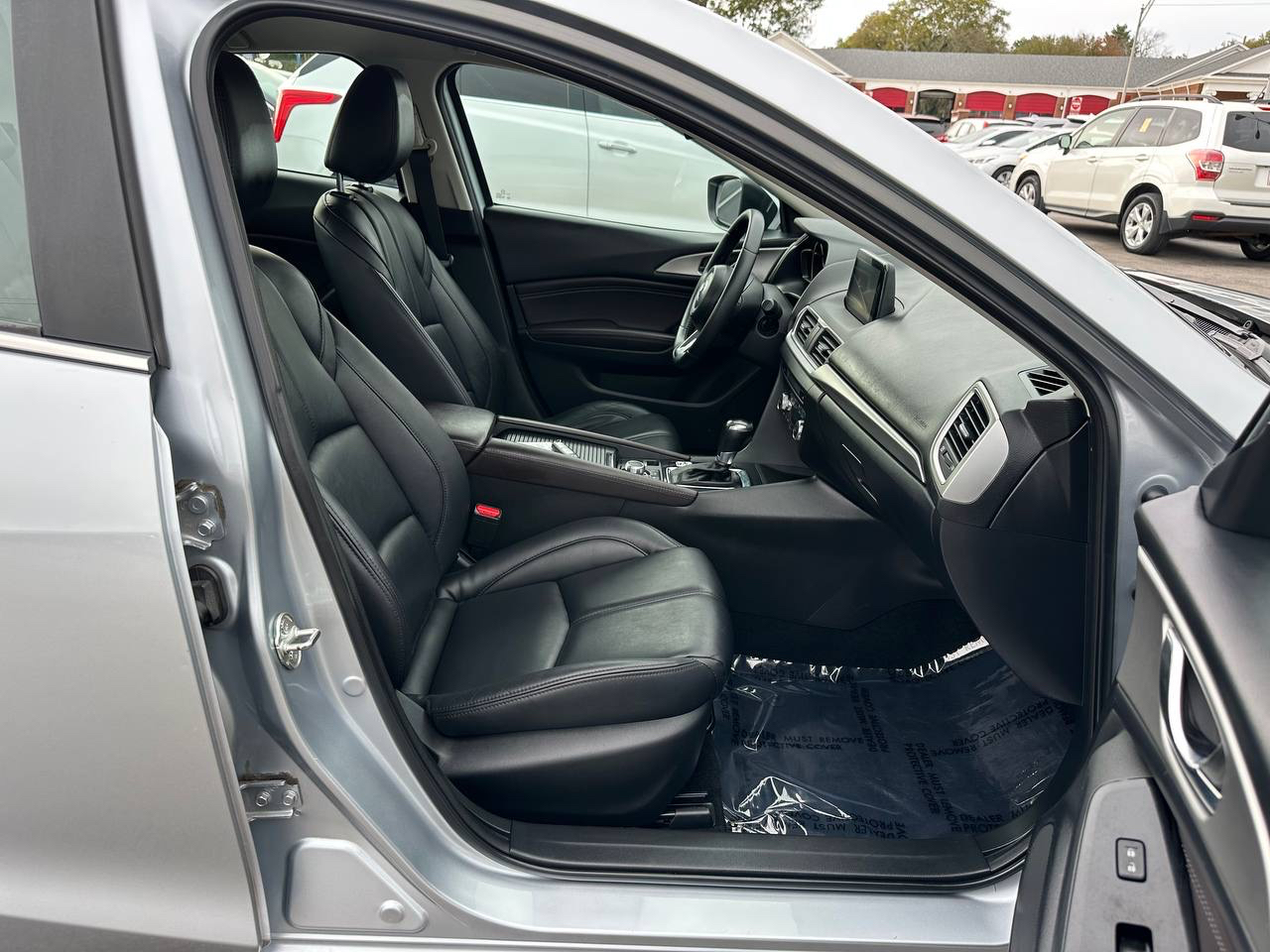 Mazda MAZDA3 s Touring AT 4-Door 2018 Mazda MAZDA3 s Touring AT 4-Door 2018