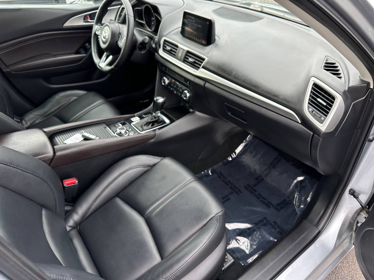 Mazda MAZDA3 s Touring AT 4-Door 2018 Mazda MAZDA3 s Touring AT 4-Door 2018