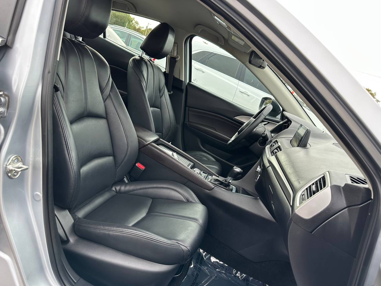 Mazda MAZDA3 s Touring AT 4-Door 2018 Mazda MAZDA3 s Touring AT 4-Door 2018