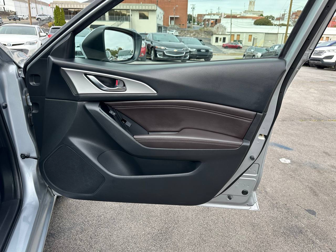 Mazda MAZDA3 s Touring AT 4-Door 2018 Mazda MAZDA3 s Touring AT 4-Door 2018