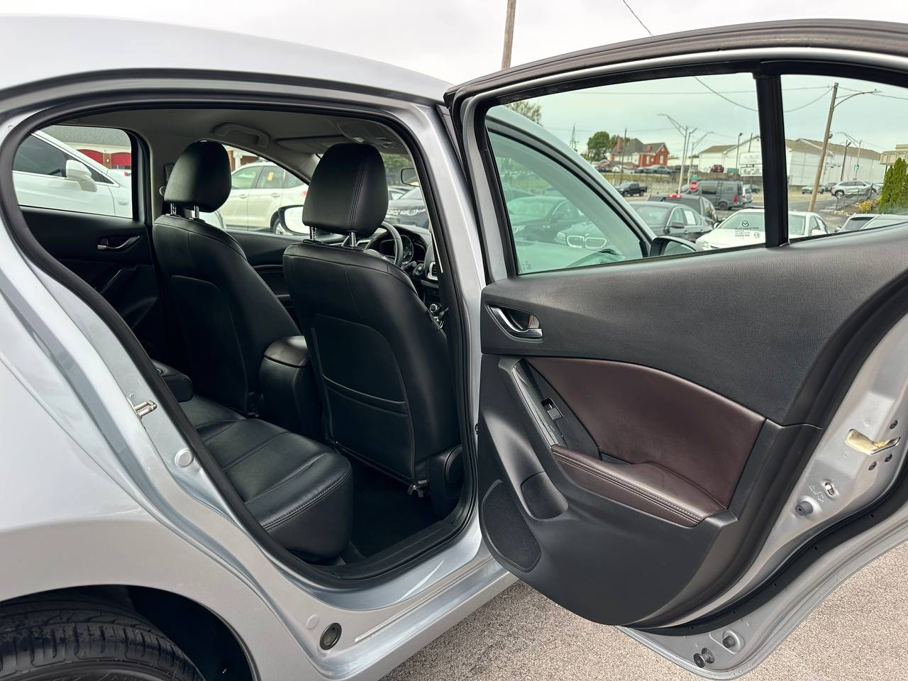 Mazda MAZDA3 s Touring AT 4-Door 2018 Mazda MAZDA3 s Touring AT 4-Door 2018