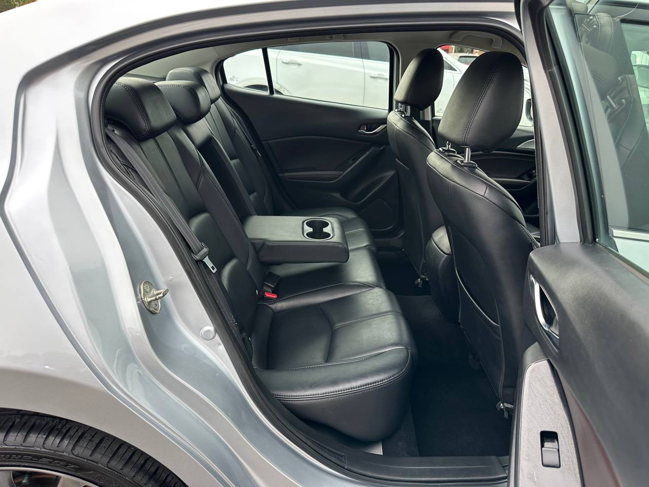 Mazda MAZDA3 s Touring AT 4-Door 2018 Mazda MAZDA3 s Touring AT 4-Door 2018