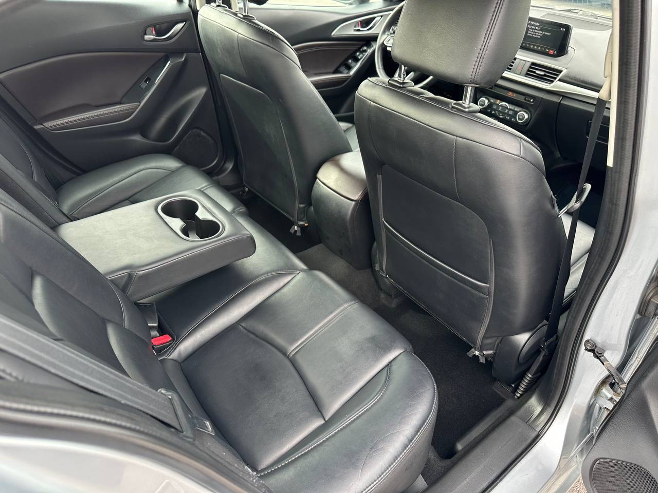 Mazda MAZDA3 s Touring AT 4-Door 2018 Mazda MAZDA3 s Touring AT 4-Door 2018