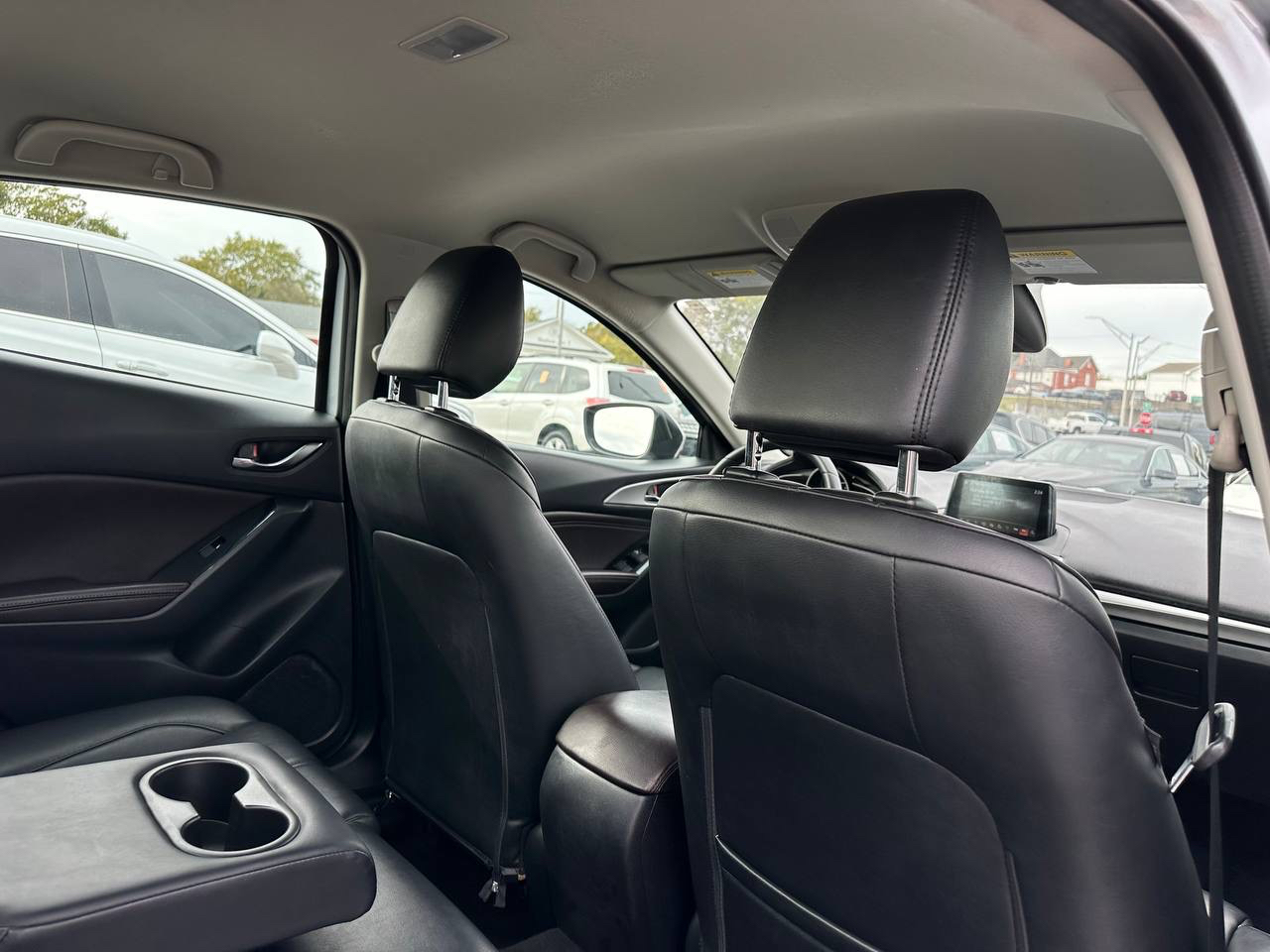 Mazda MAZDA3 s Touring AT 4-Door 2018 Mazda MAZDA3 s Touring AT 4-Door 2018