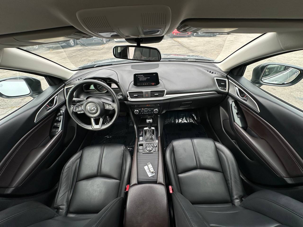 Mazda MAZDA3 s Touring AT 4-Door 2018 Mazda MAZDA3 s Touring AT 4-Door 2018