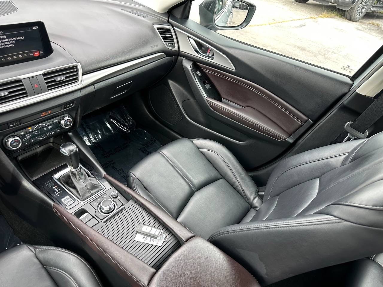 Mazda MAZDA3 s Touring AT 4-Door 2018 Mazda MAZDA3 s Touring AT 4-Door 2018