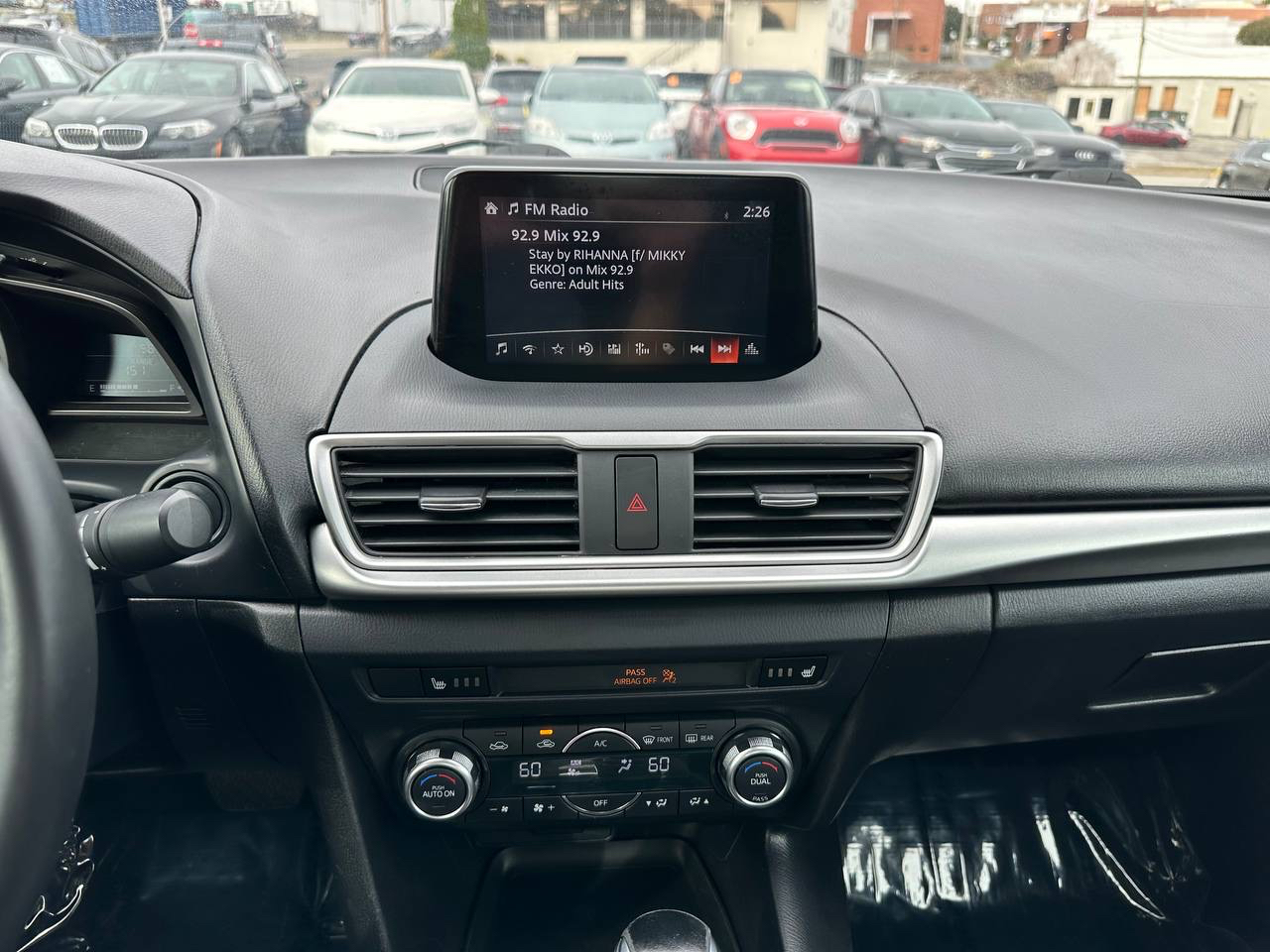 Mazda MAZDA3 s Touring AT 4-Door 2018 Mazda MAZDA3 s Touring AT 4-Door 2018