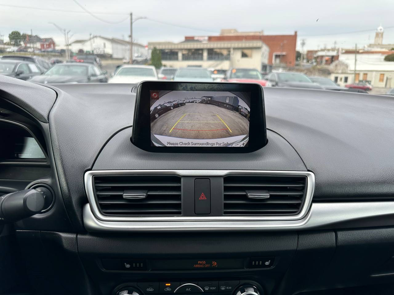 Mazda MAZDA3 s Touring AT 4-Door 2018 Mazda MAZDA3 s Touring AT 4-Door 2018