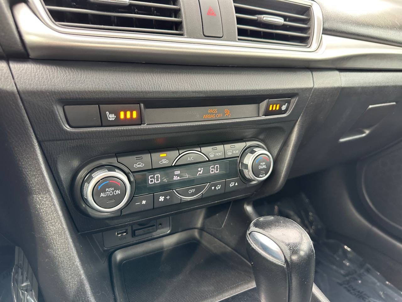 Mazda MAZDA3 s Touring AT 4-Door 2018 Mazda MAZDA3 s Touring AT 4-Door 2018