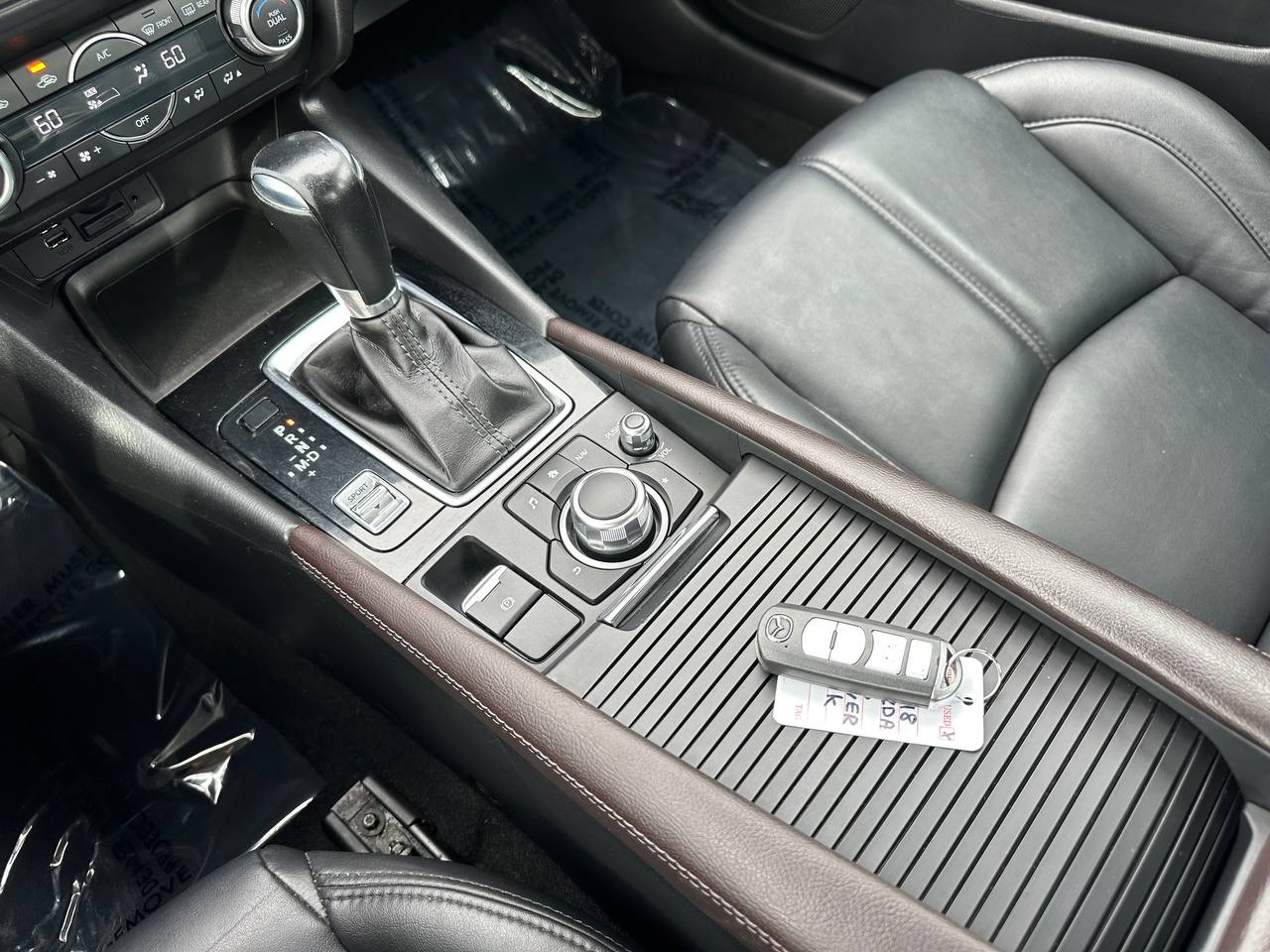 Mazda MAZDA3 s Touring AT 4-Door 2018 Mazda MAZDA3 s Touring AT 4-Door 2018