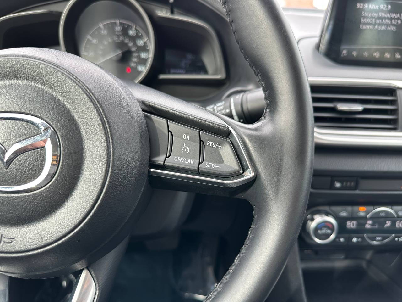 Mazda MAZDA3 s Touring AT 4-Door 2018 Mazda MAZDA3 s Touring AT 4-Door 2018