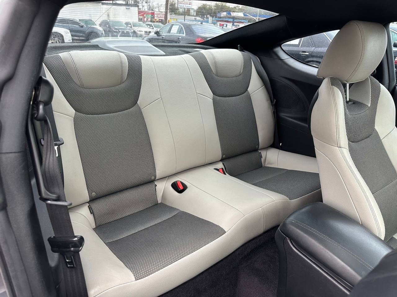 Hyundai Genesis Coupe 2.0T Premium Auto 2014 Hyundai Genesis Coupe 2.0T Premium Auto 2014