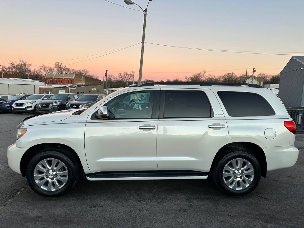 Toyota Sequoia Plantium 4WD FFV 2012