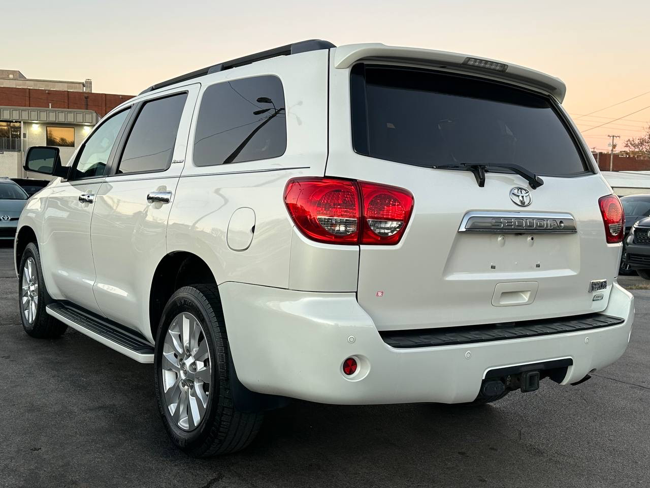 Toyota Sequoia Plantium 4WD FFV 2012