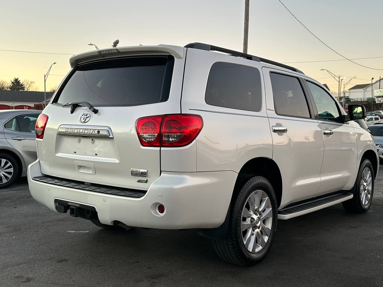 Toyota Sequoia Plantium 4WD FFV 2012