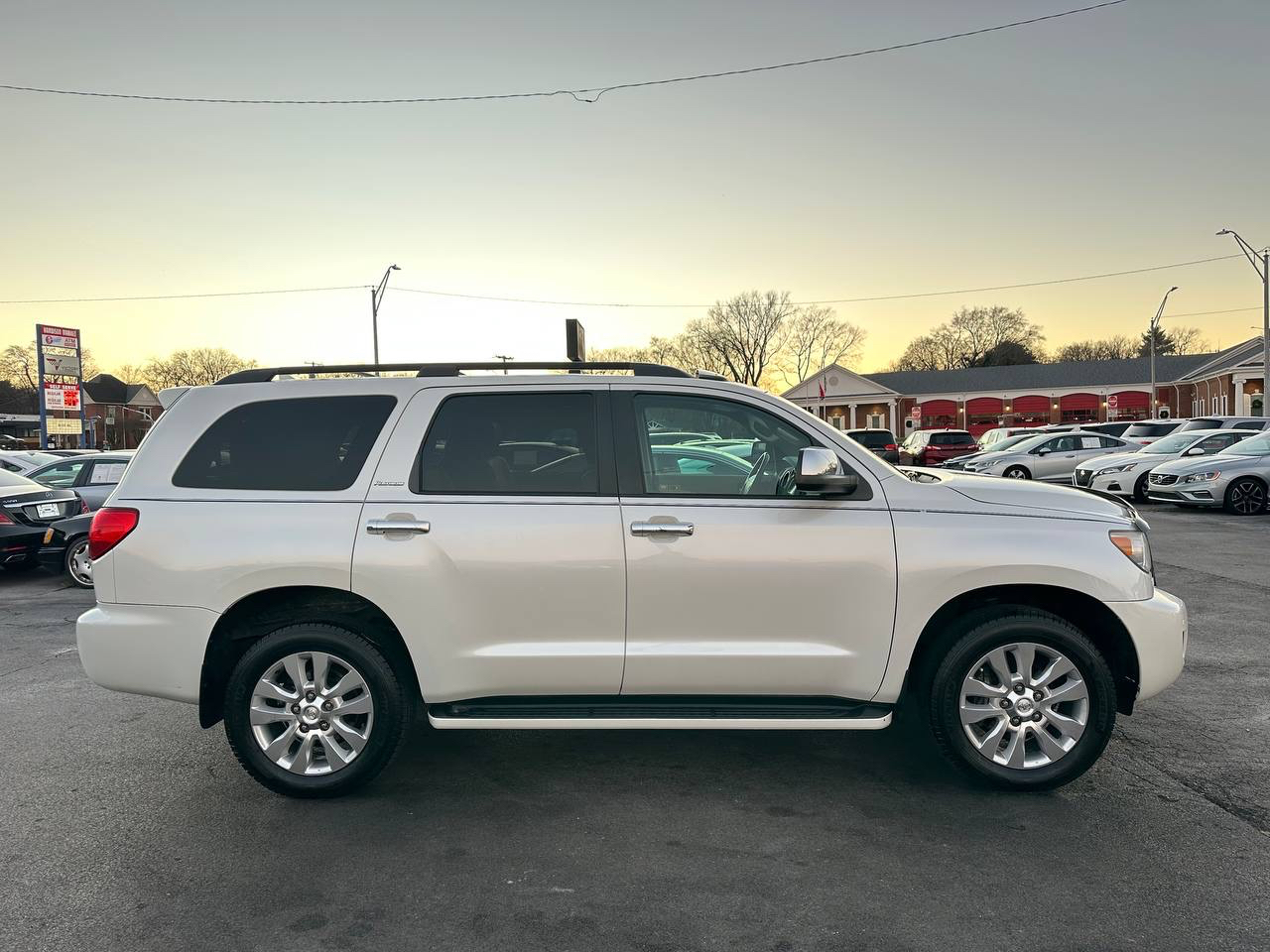 Toyota Sequoia Plantium 4WD FFV 2012