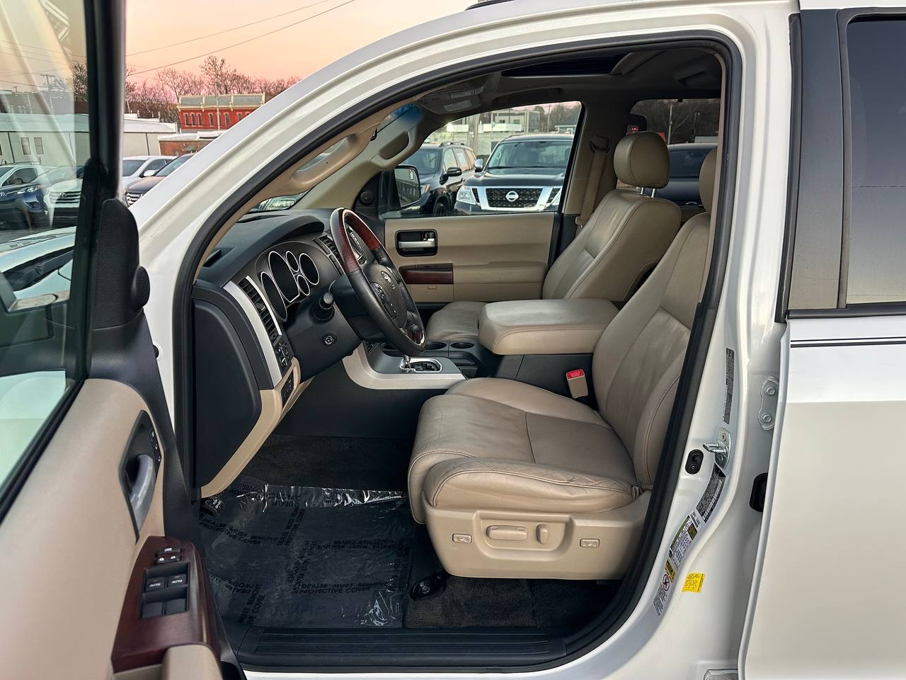 Toyota Sequoia Plantium 4WD FFV 2012