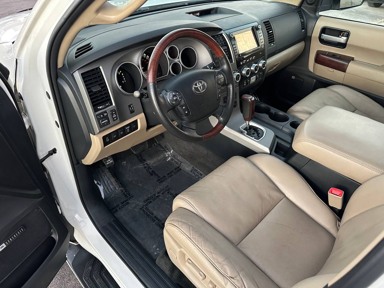 Toyota Sequoia Plantium 4WD FFV 2012