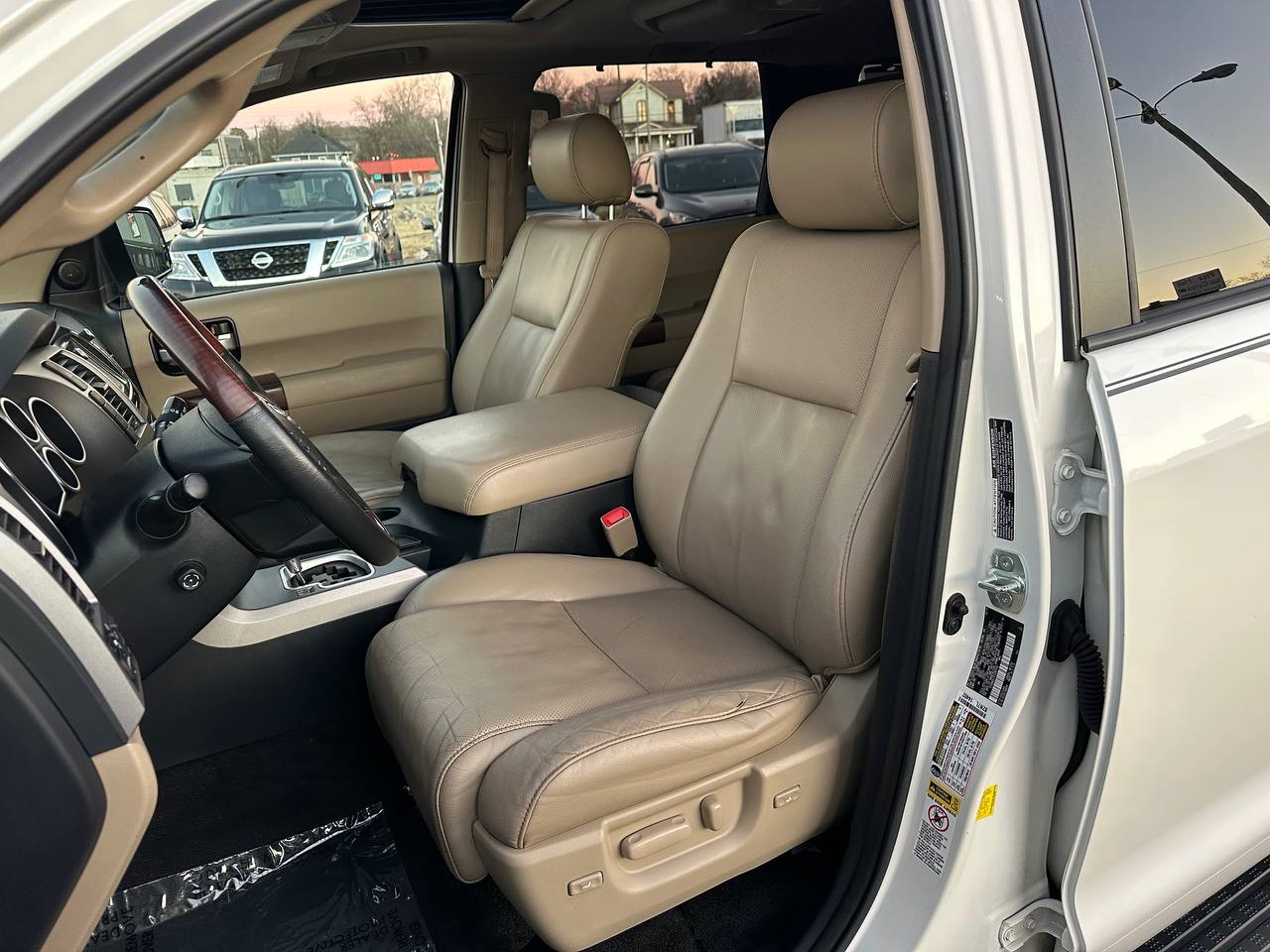 Toyota Sequoia Plantium 4WD FFV 2012