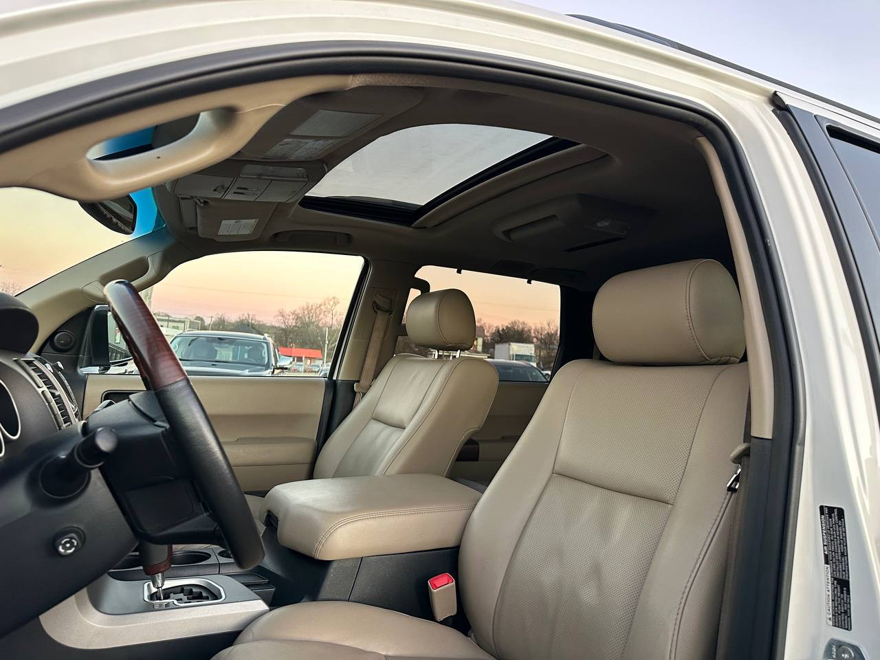 Toyota Sequoia Plantium 4WD FFV 2012