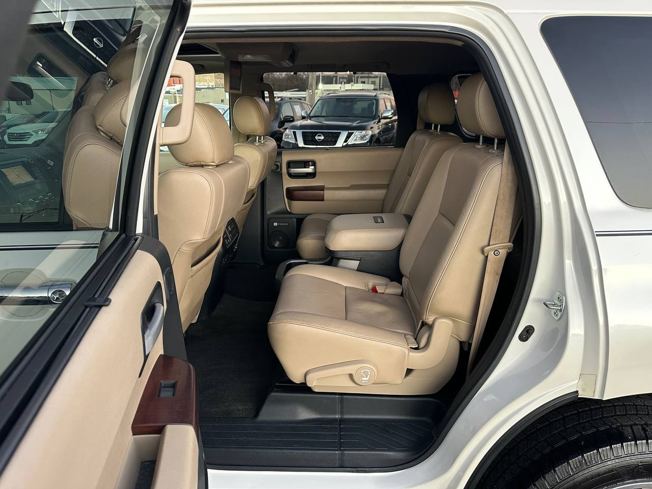 Toyota Sequoia Plantium 4WD FFV 2012