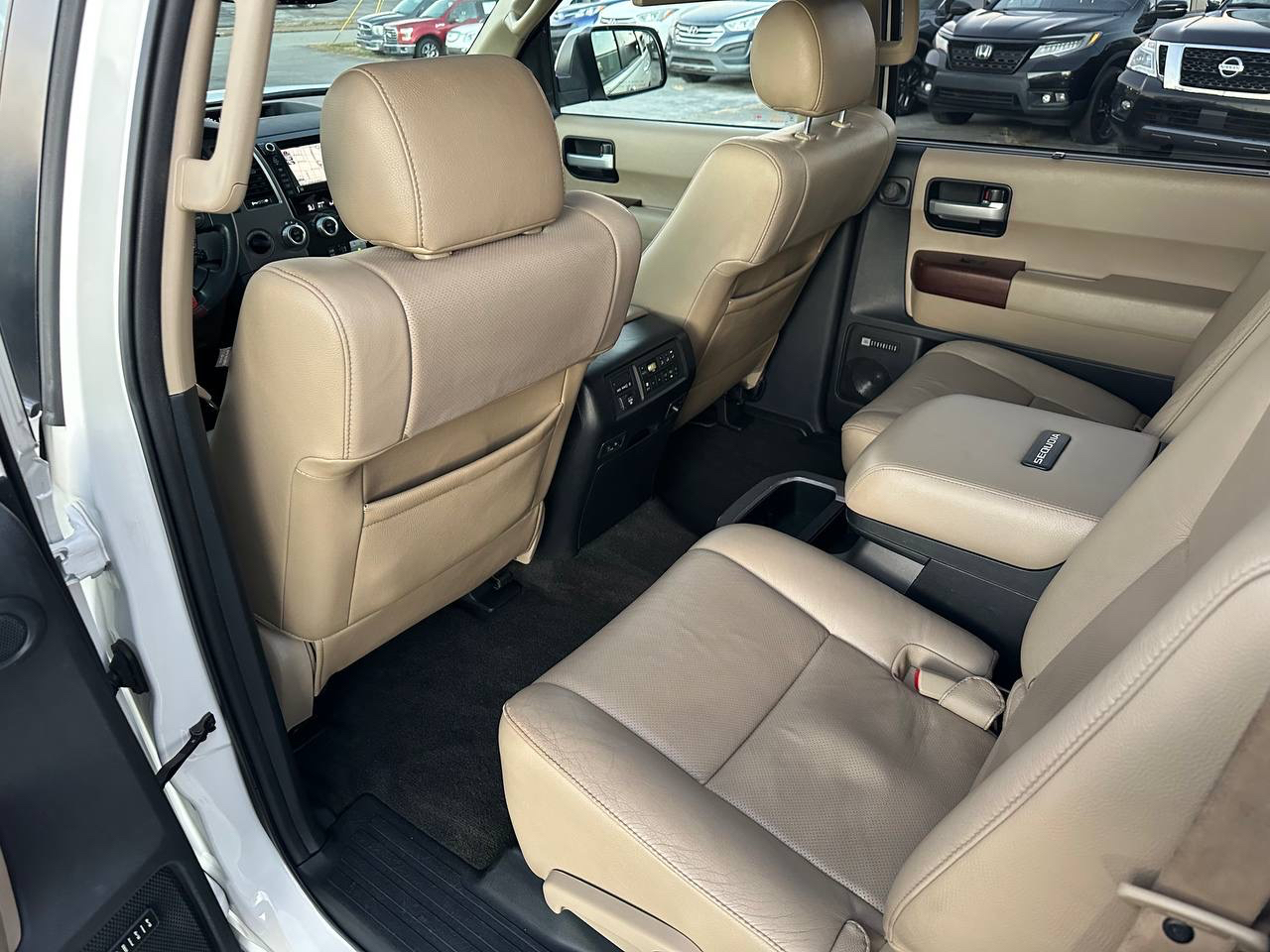 Toyota Sequoia Plantium 4WD FFV 2012