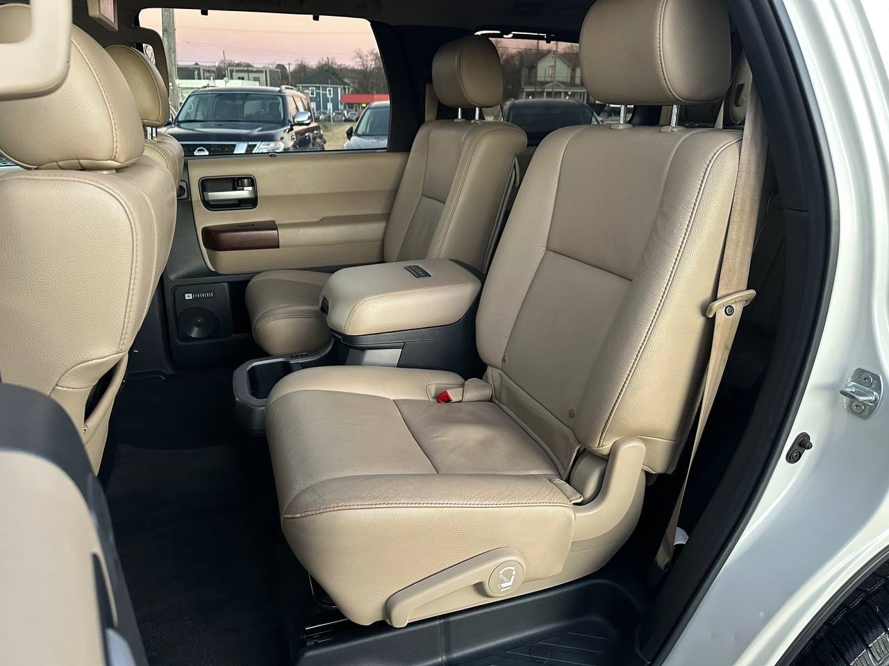 Toyota Sequoia Plantium 4WD FFV 2012