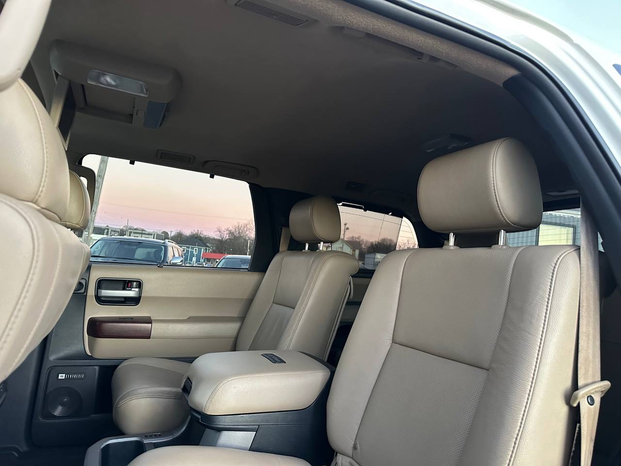 Toyota Sequoia Plantium 4WD FFV 2012