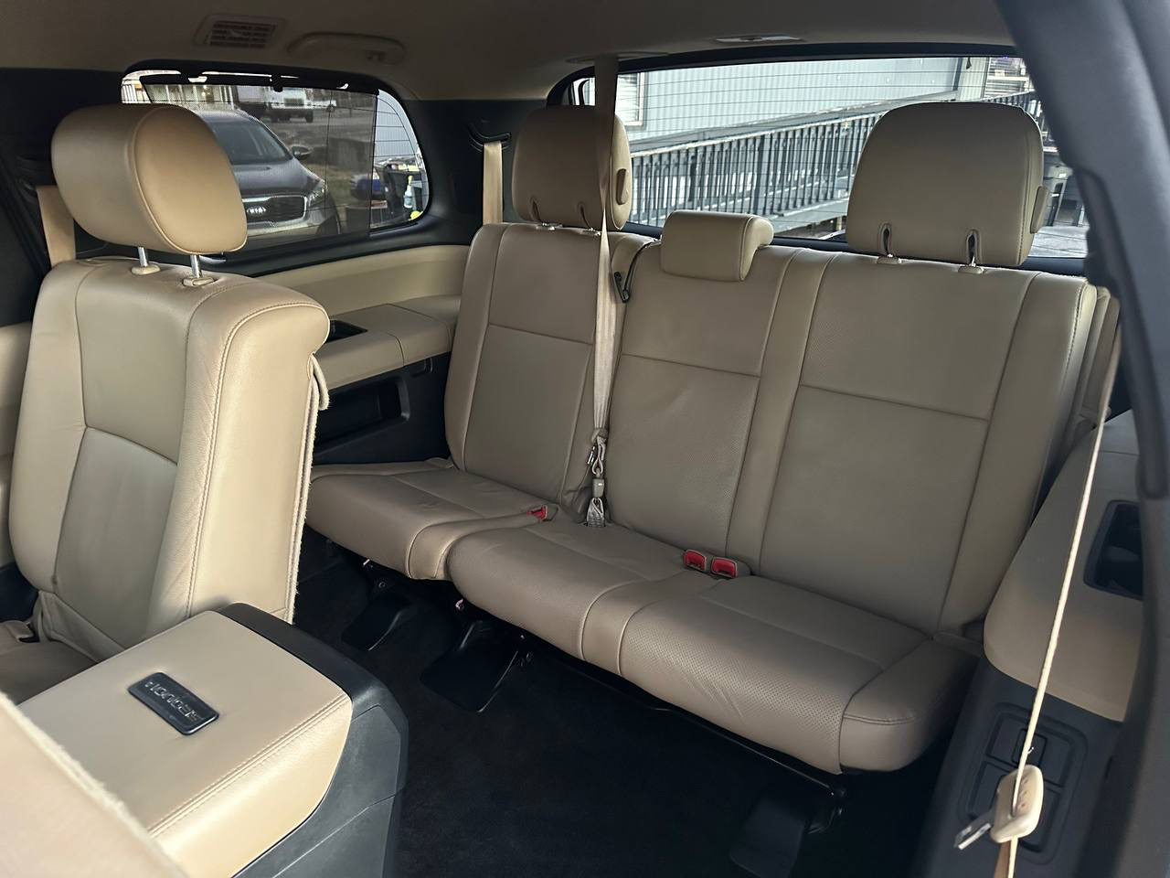 Toyota Sequoia Plantium 4WD FFV 2012