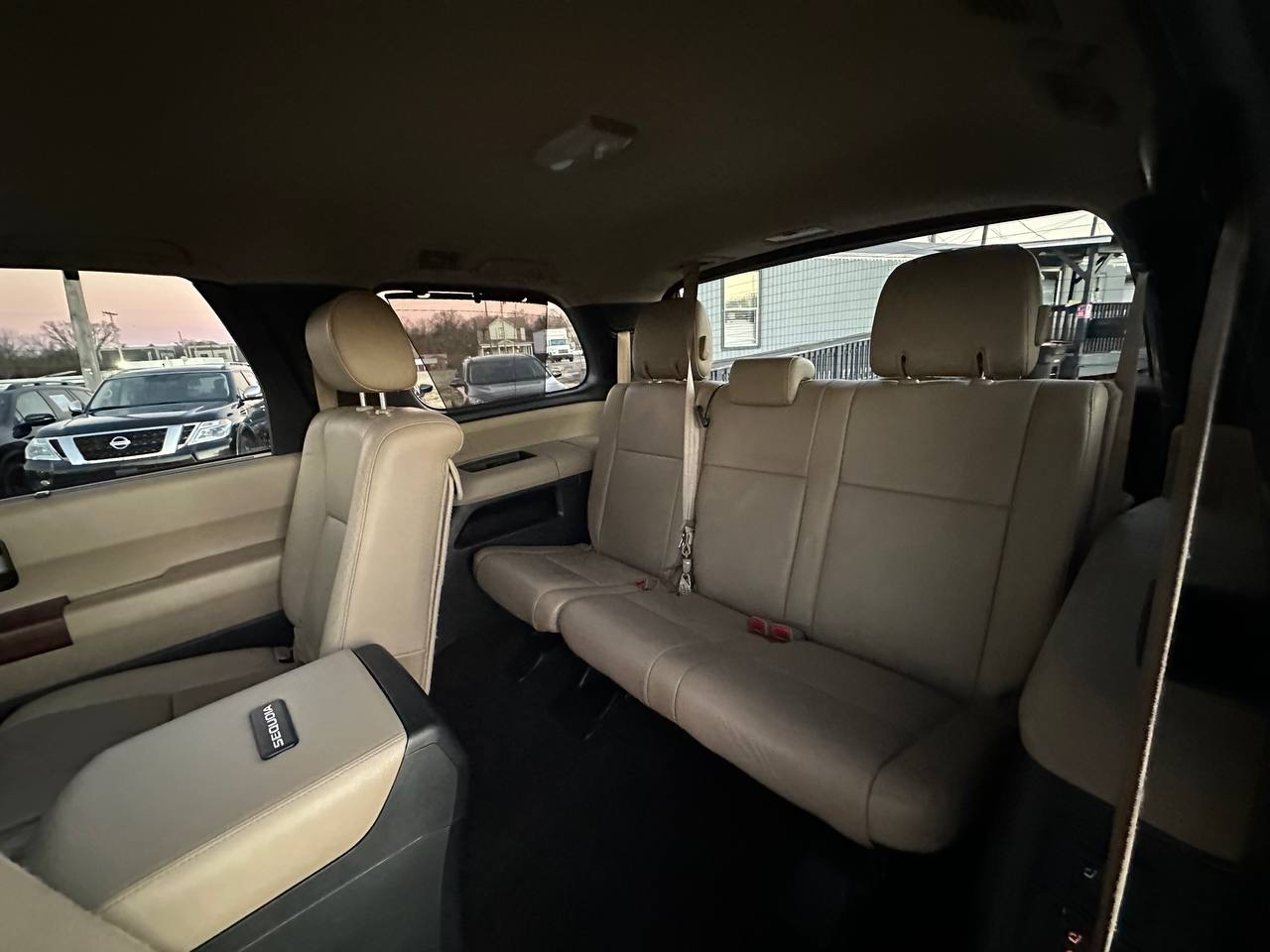 Toyota Sequoia Plantium 4WD FFV 2012