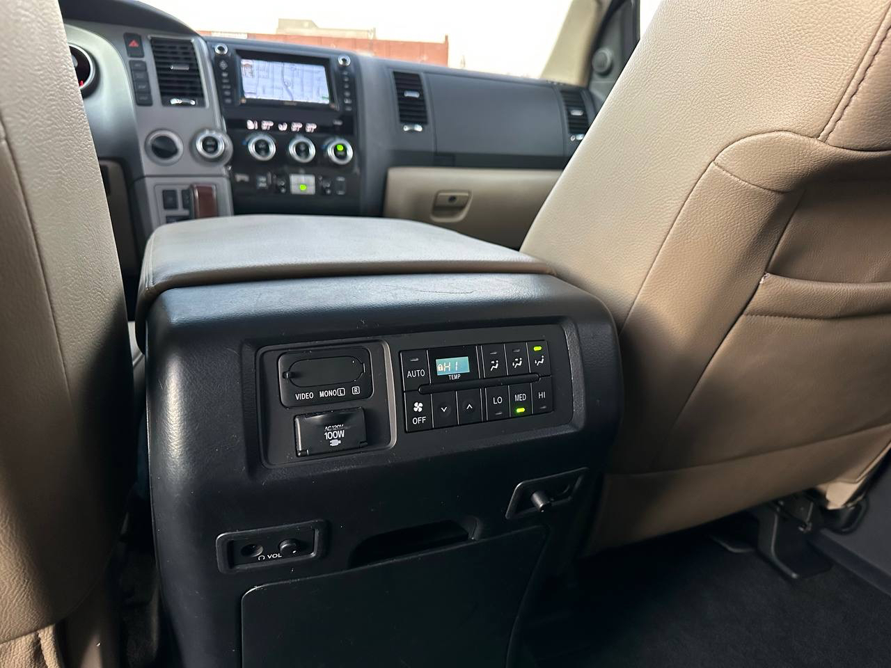 Toyota Sequoia Plantium 4WD FFV 2012