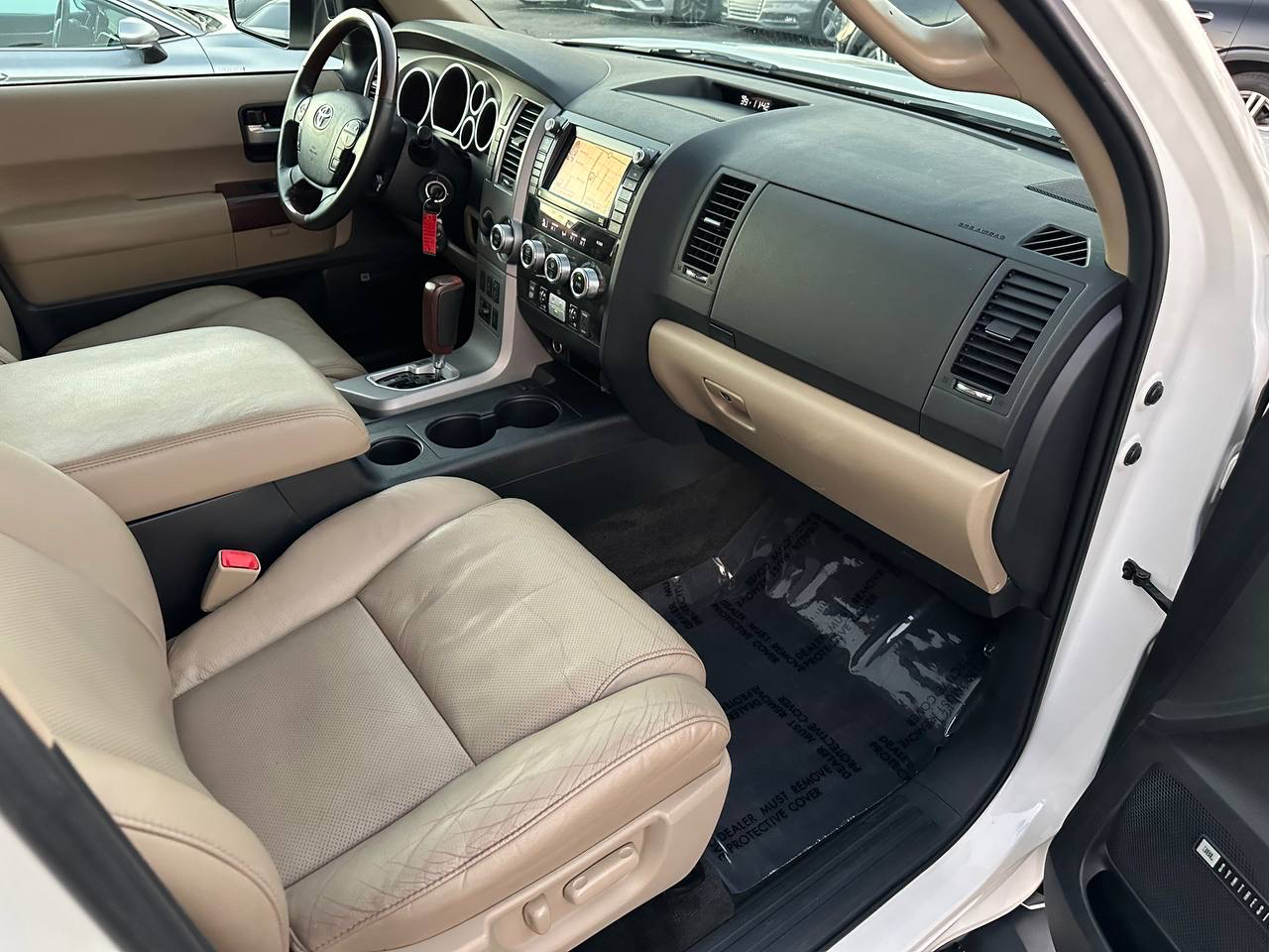 Toyota Sequoia Plantium 4WD FFV 2012