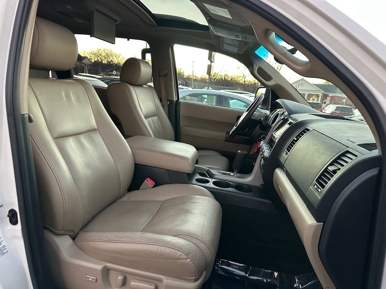 Toyota Sequoia Plantium 4WD FFV 2012