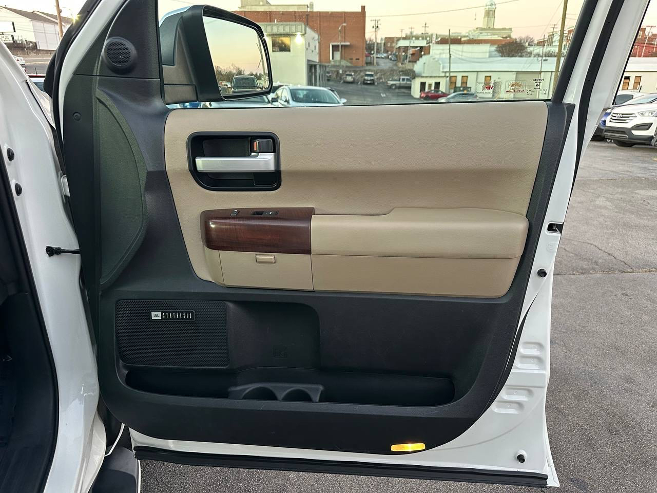 Toyota Sequoia Plantium 4WD FFV 2012