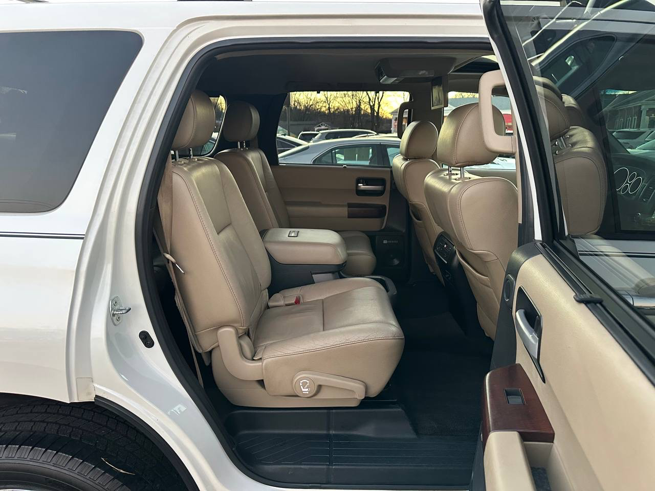 Toyota Sequoia Plantium 4WD FFV 2012