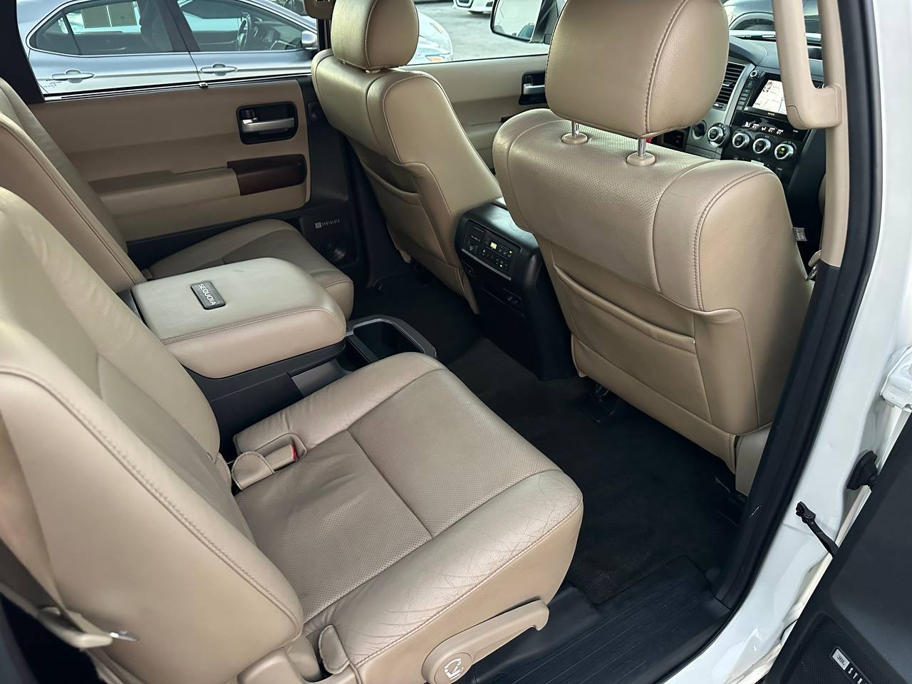 Toyota Sequoia Plantium 4WD FFV 2012