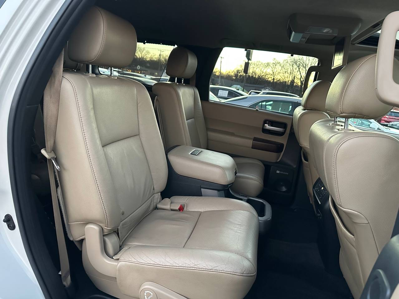 Toyota Sequoia Plantium 4WD FFV 2012