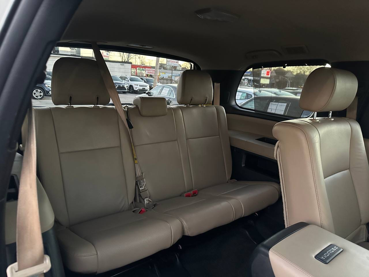 Toyota Sequoia Plantium 4WD FFV 2012