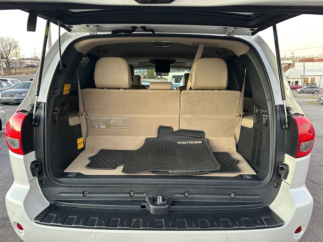 Toyota Sequoia Plantium 4WD FFV 2012