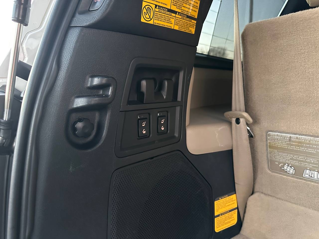 Toyota Sequoia Plantium 4WD FFV 2012