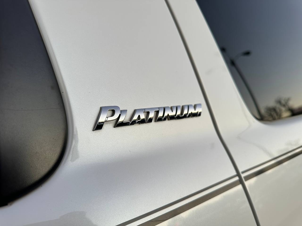 Toyota Sequoia Plantium 4WD FFV 2012