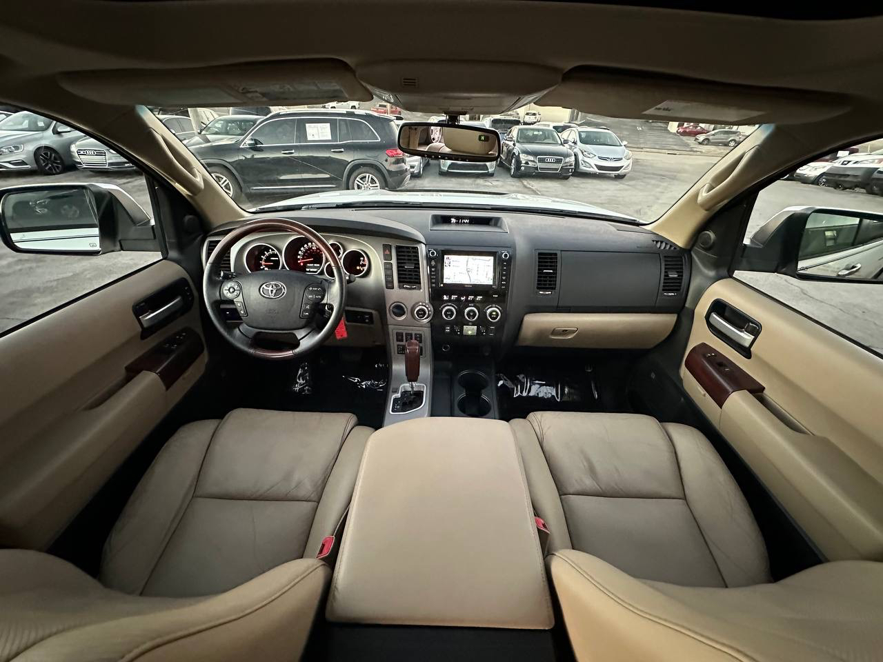 Toyota Sequoia Plantium 4WD FFV 2012