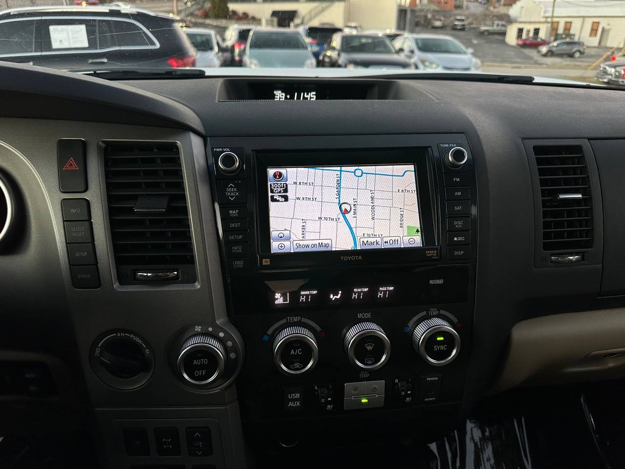 Toyota Sequoia Plantium 4WD FFV 2012