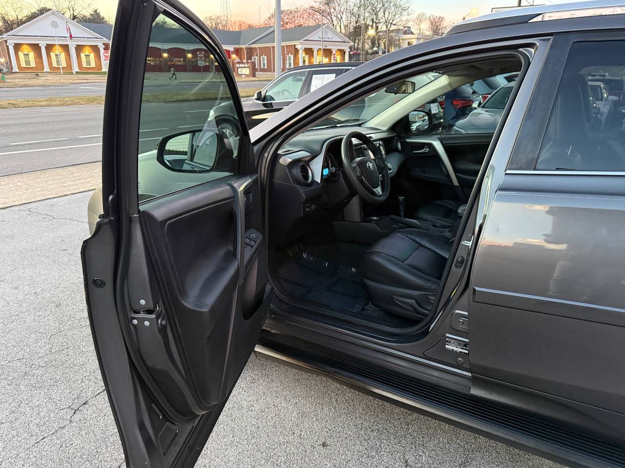 Toyota RAV4 XLE FWD 2015