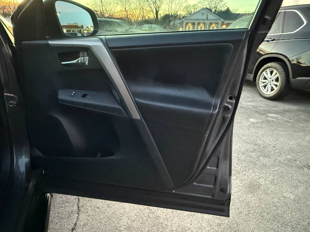 Toyota RAV4 XLE FWD 2015