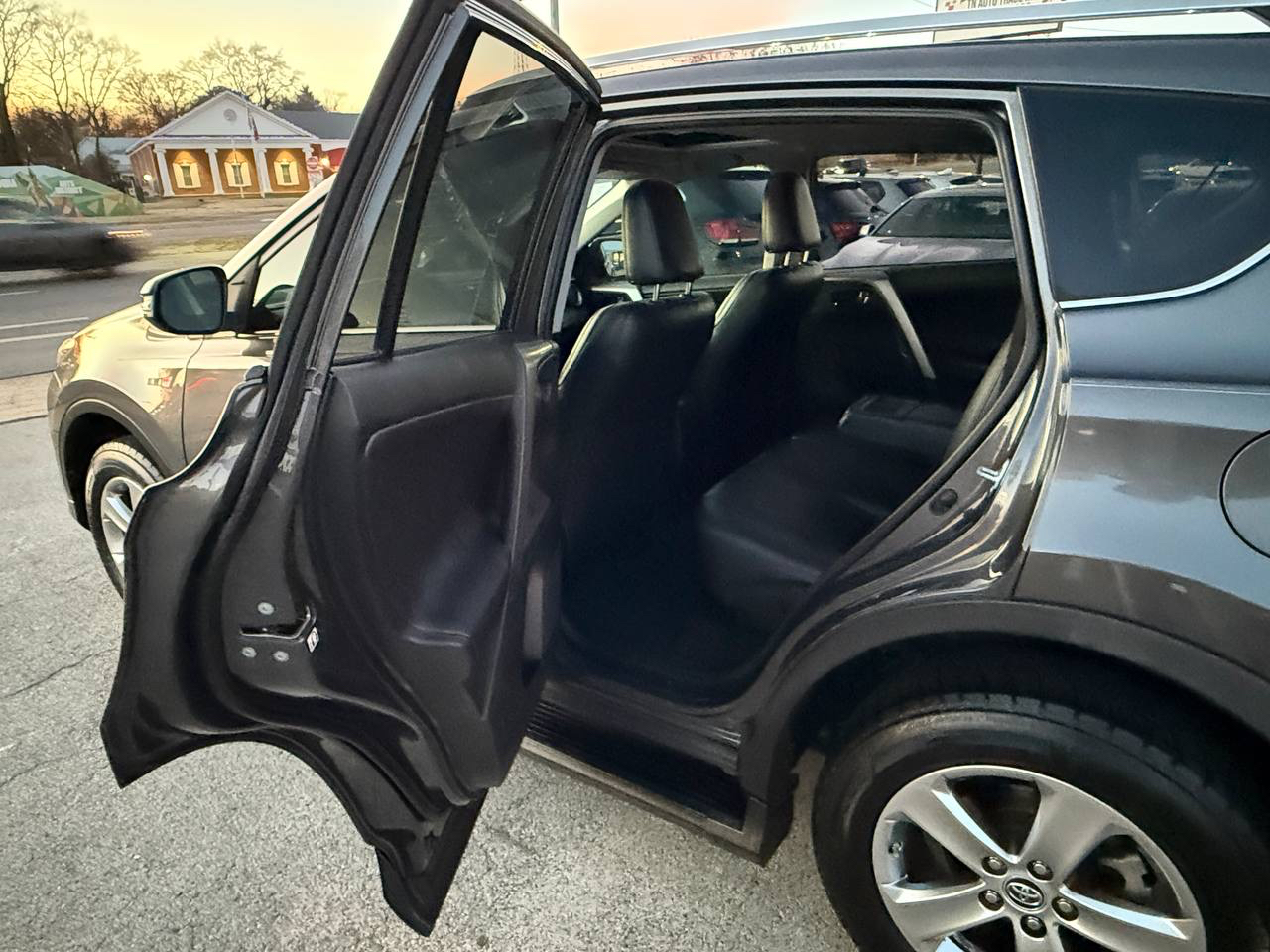 Toyota RAV4 XLE FWD 2015