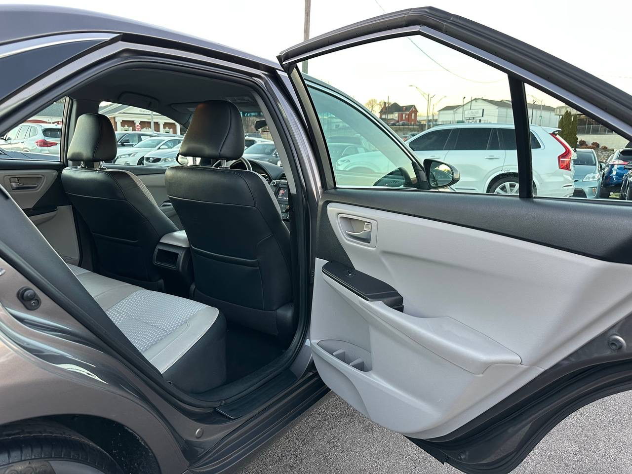 Toyota Camry SE 2015