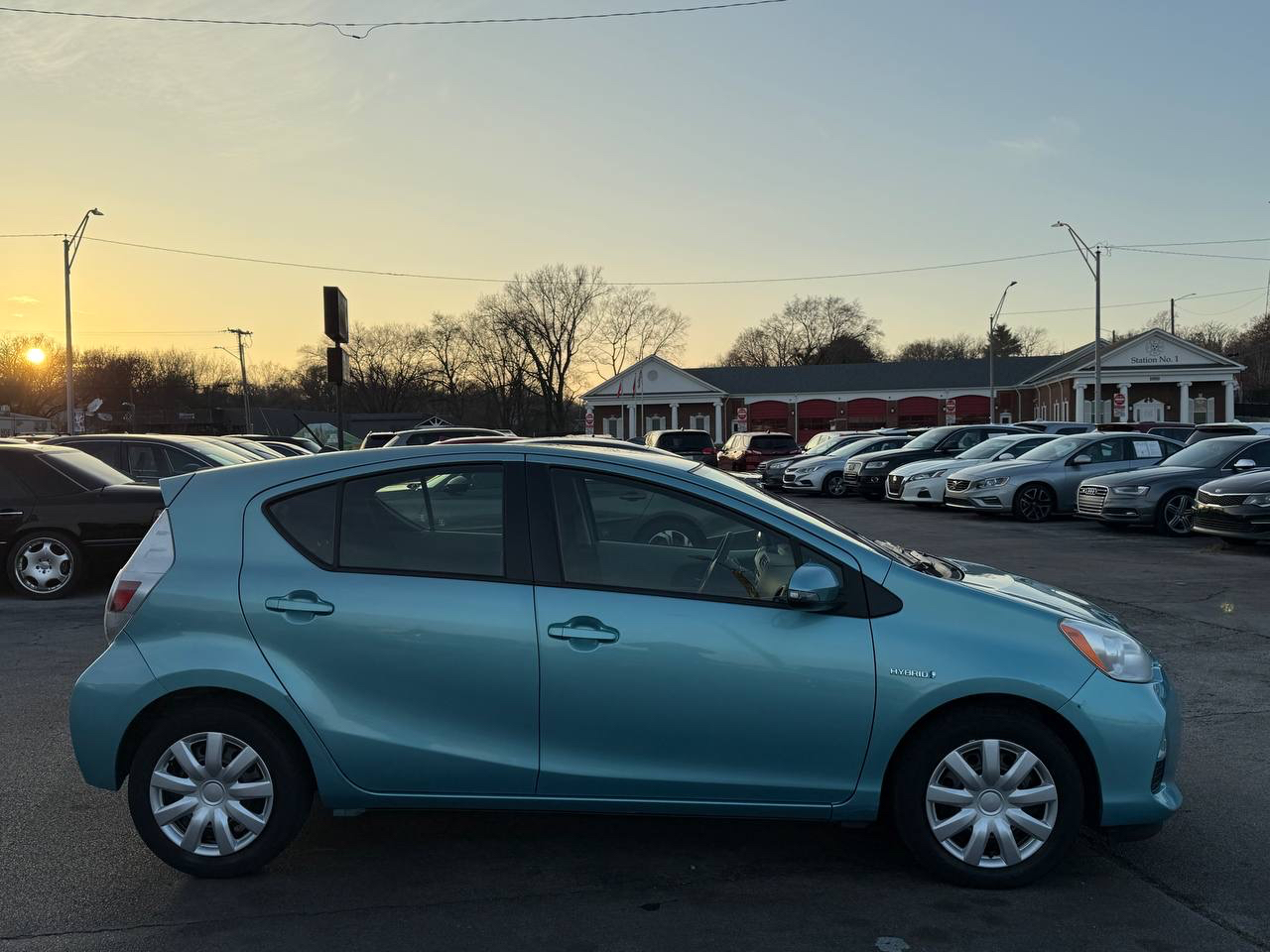 Toyota Prius c Four 2014