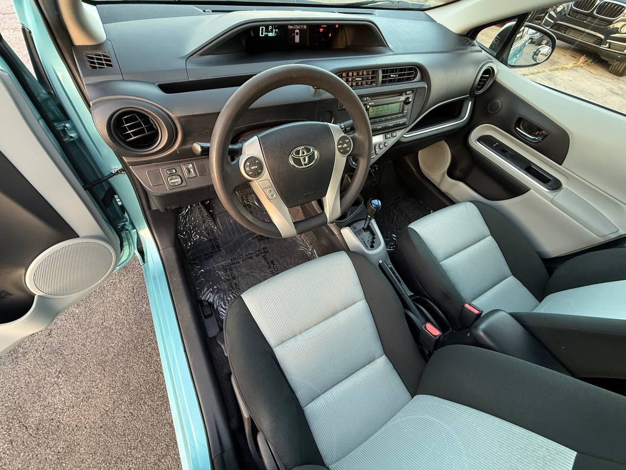 Toyota Prius c Four 2014
